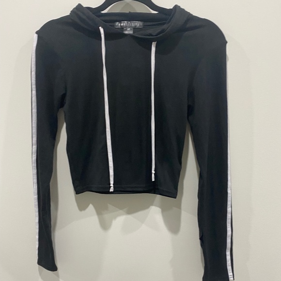 Black crop top - Picture 1 of 3